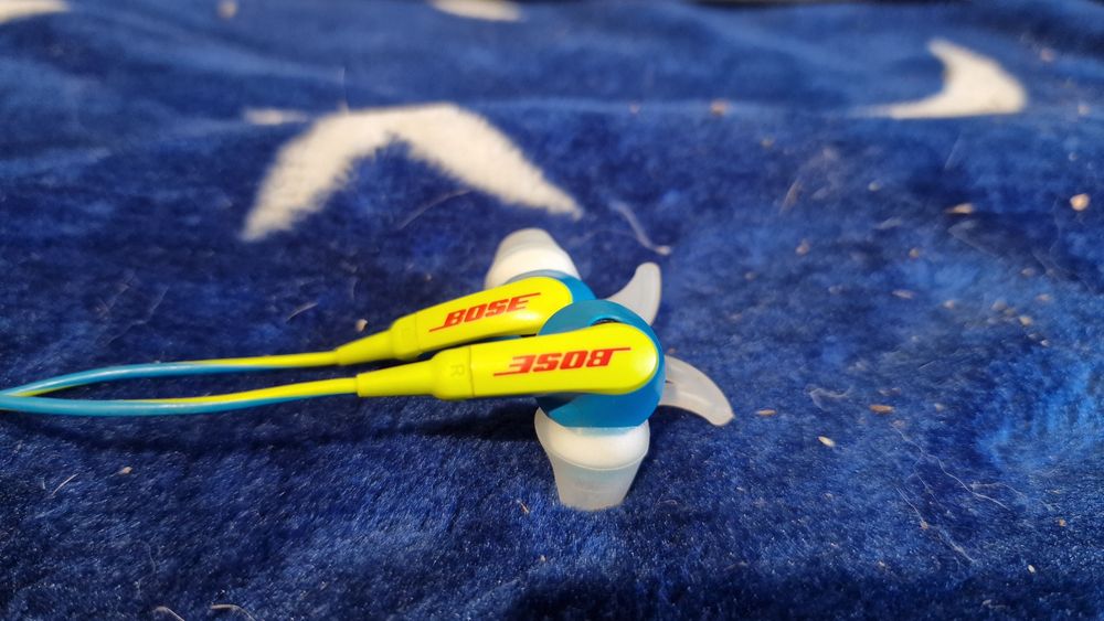 Vând căști audio bose cu fir