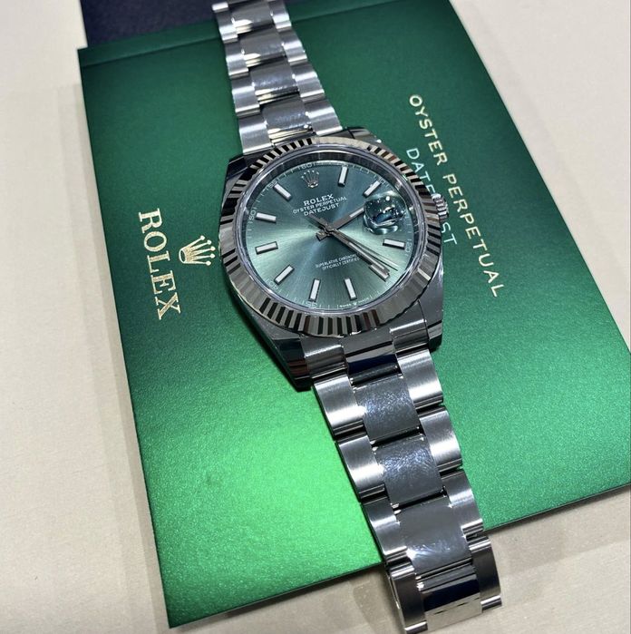 rolex datejust mint 41,mm  green  dial oyster