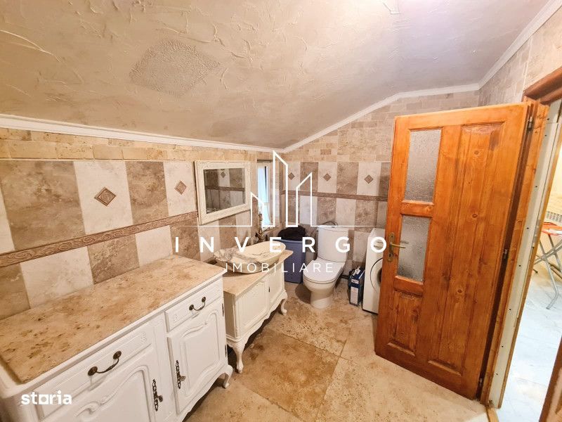 Casă spațioasă cu 5 camere și 6 garaje de închiriat în Florești
