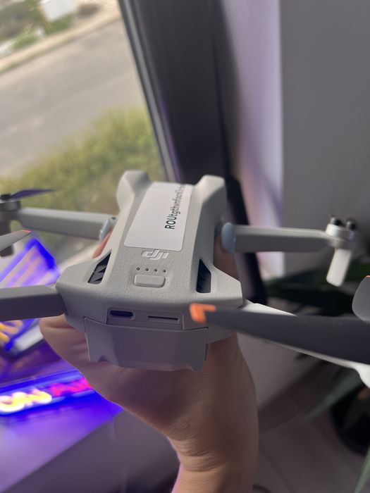 Dronă DJI Mini 3 + Smart Controller cu Display
