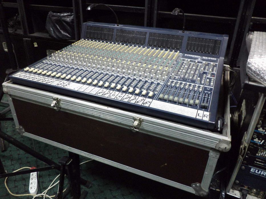 Live&Studio Performance,  Behringer Eurodesk 9000, 48 24 inputs in-line, cu Case