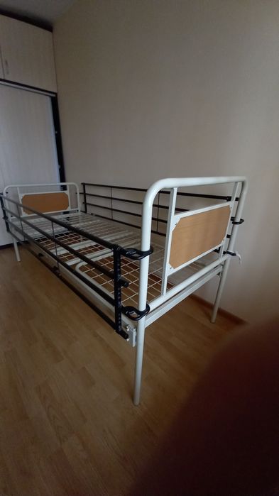 Легло с повдигащ механизъм