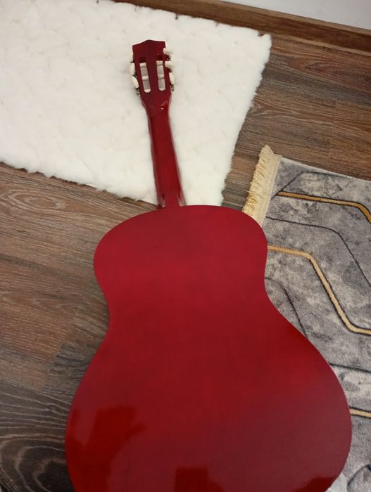 Vand chitara acustică