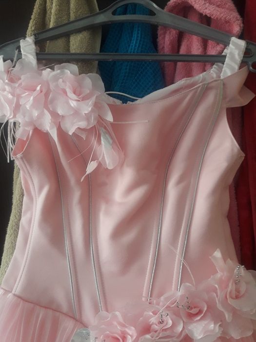 Пышное платье розовое