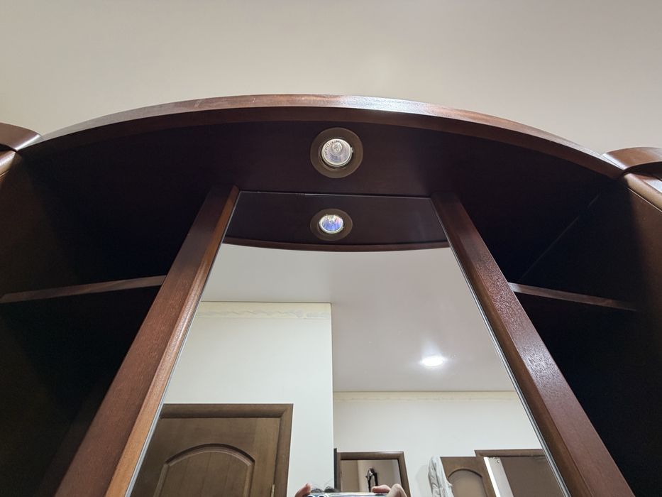 продаю прихожий шкаф