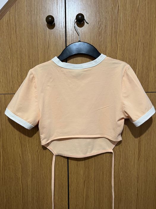 Блузка кроп цвят праскова .