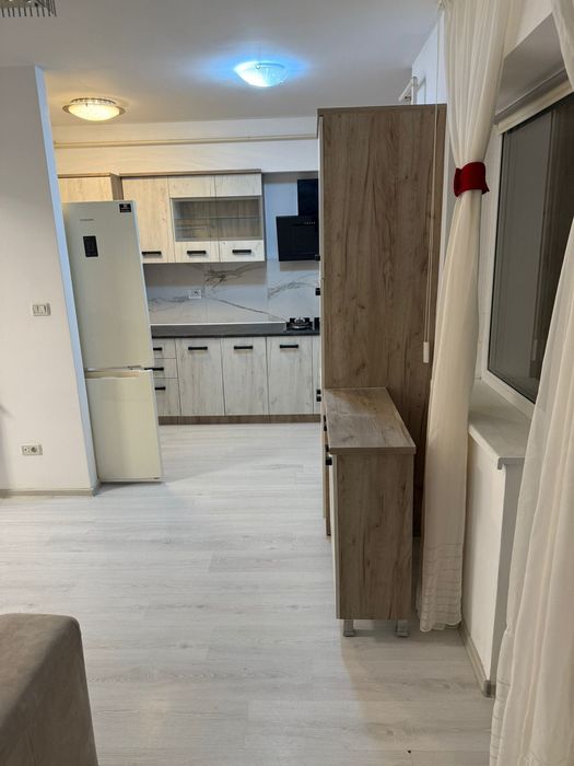 Închiriez apartament
