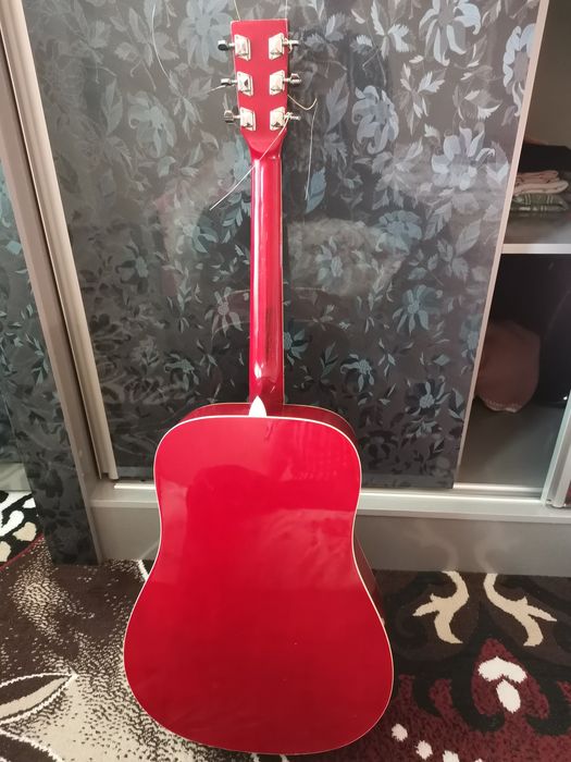 Gitara sotiladi yoki almashiladi
