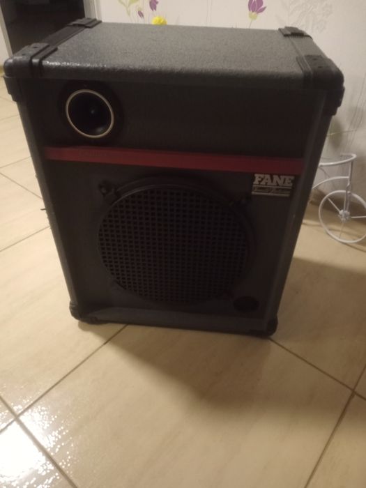 vând boxe Behringer