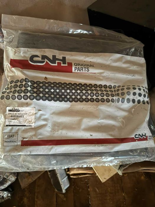 Grilă Protecție Radiator Originală CNH / New Holland / Case - Cod 81875209