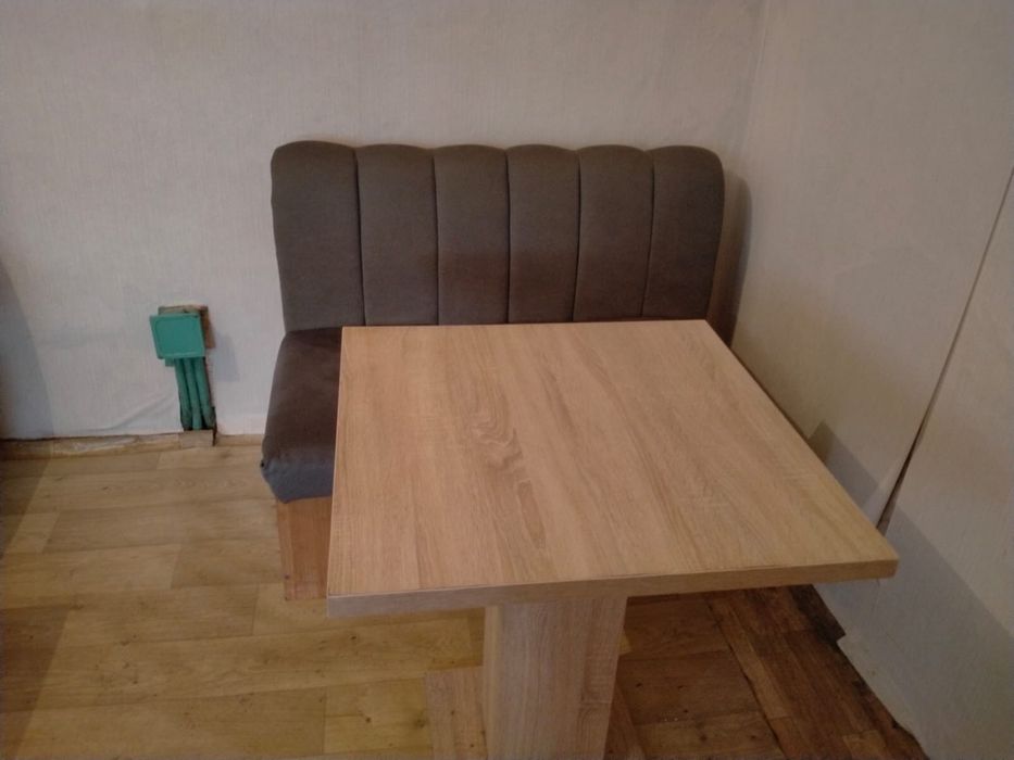 Продам стол + диван