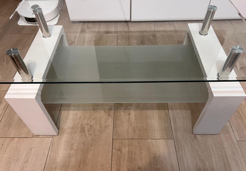 Masa living din sticla