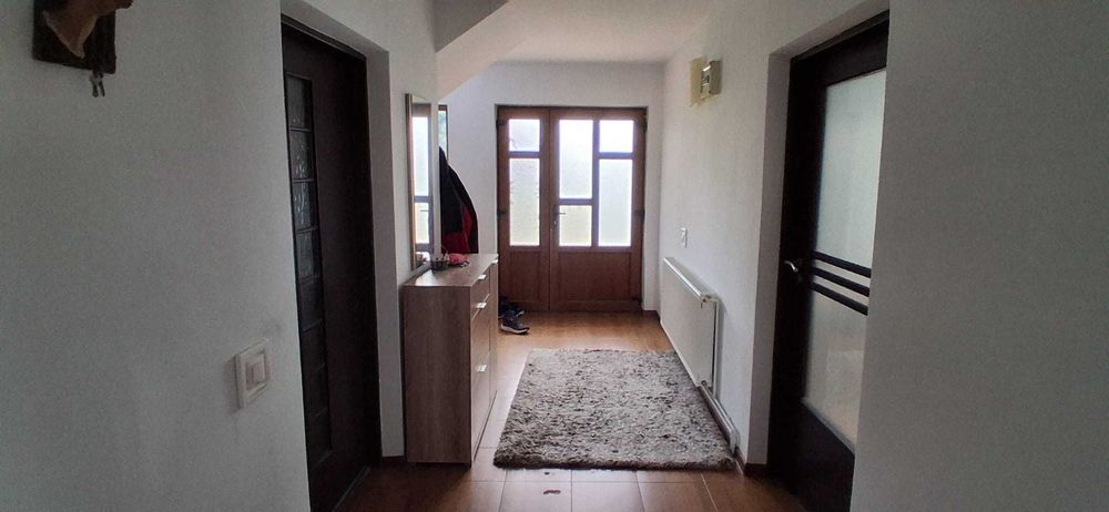 Casa P+M construita intr-o oaza de verdeata , departe de zgomotul orasului