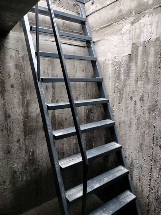 Ușa beci- trapa acces - capac camin- fosa