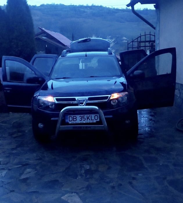 Vând Dacia Duster, an fabricație 2013, echipată cu renumitul motor 1.5 dCi (Diesel). Este mașina ideală pentru drumurile din România