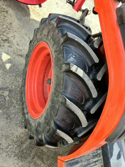 Tractor Kubota B1410 4x4 cu accesorii