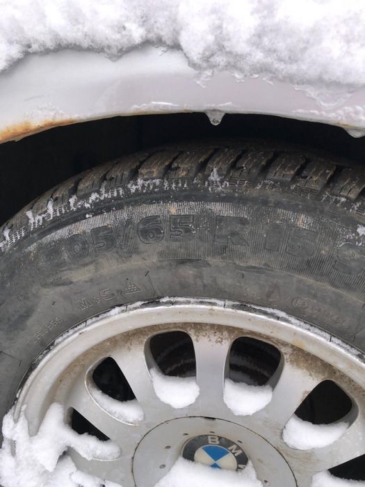 Vând 4 roți: jante aliaj originale BMW e39 cu cauciucuri de iarna