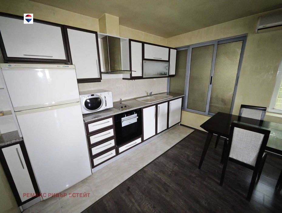 Тристаен апартамент с паркомясто за продажба кв. Хъшове