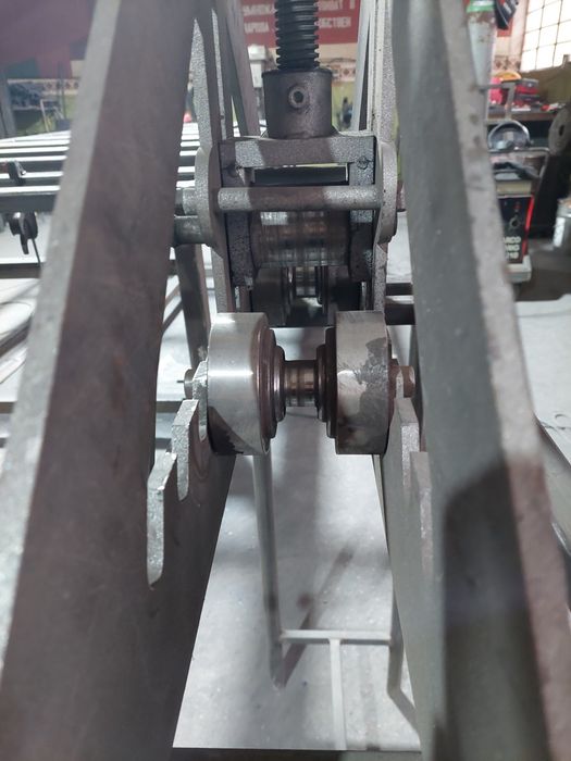 Машина за огъване на профилни тръби