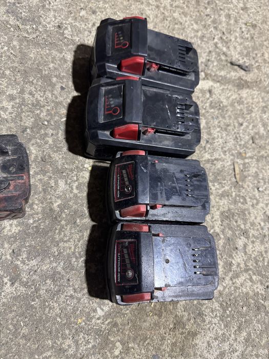Vand acumulatori milwaukee reconditionati noi