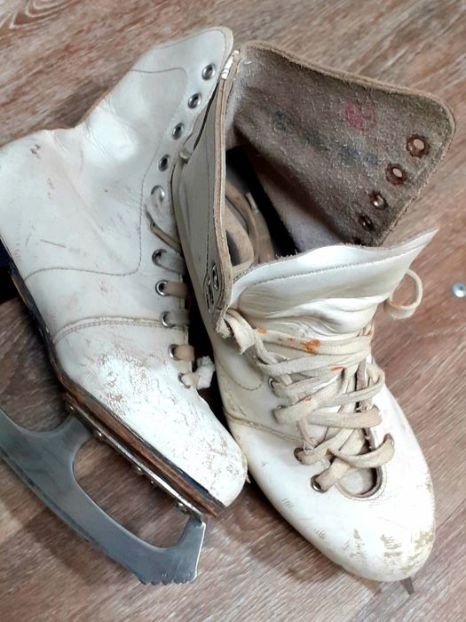 Коньки фигурные спортивные