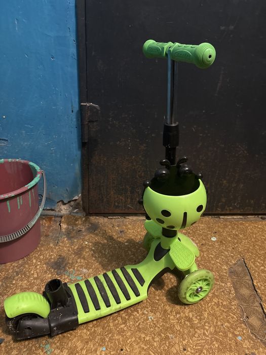 Детский самокат .