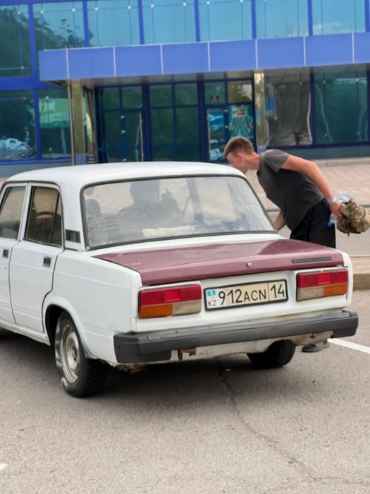 Жигули ваз 2107.