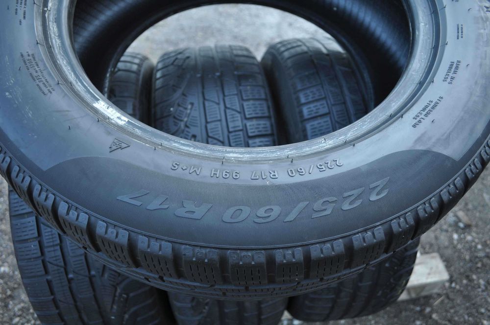 SET 2 Anvelope Iarna 225/60 R17 PIRELLI SottoZero Winter 210 Serie 2
