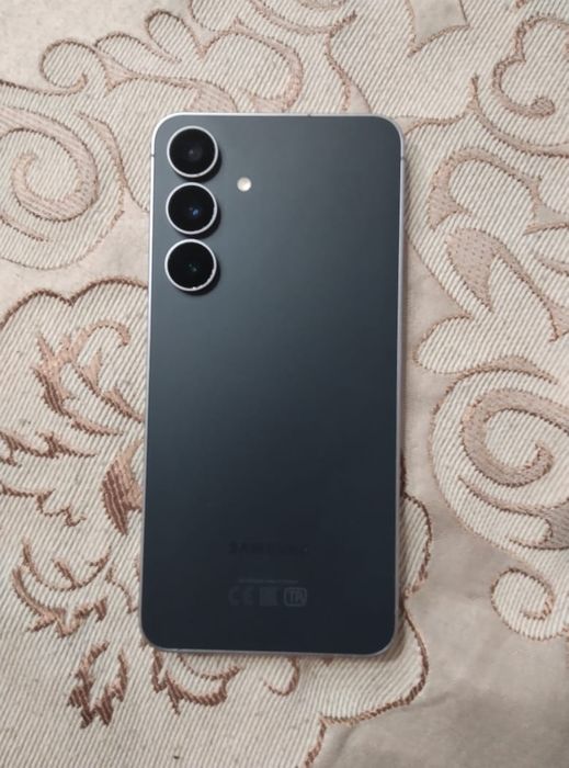 Samsung s25fe почти новый