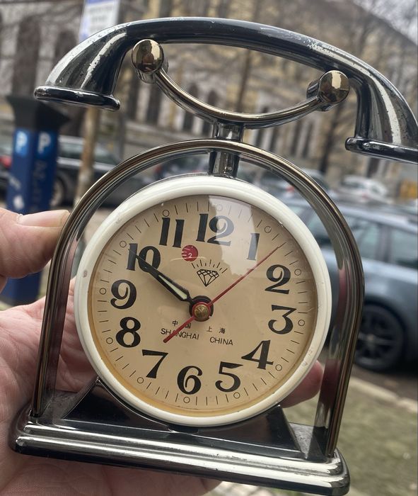 Стар механичен китайски будилник