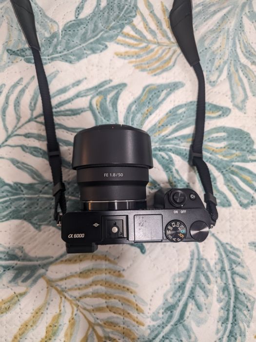 Sony Alpha a6000 ca nou - Kit complet + Geantă + Set curăţare
