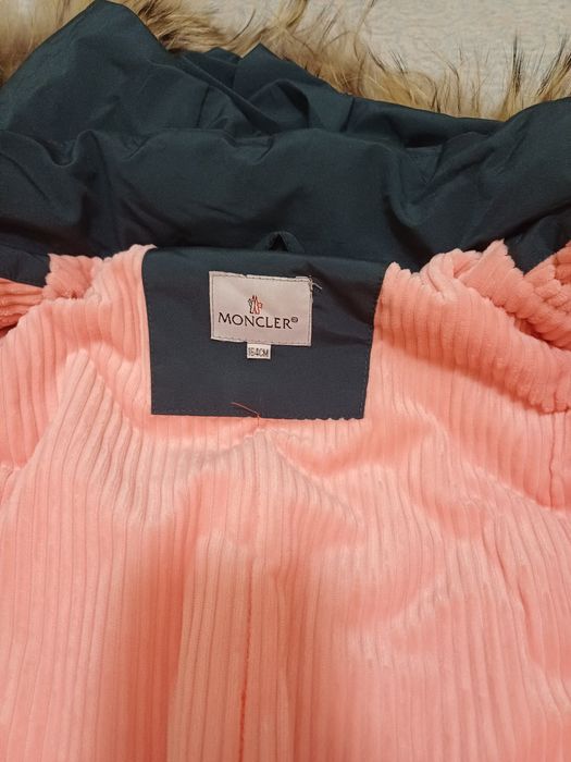 Продам куртку для девочки