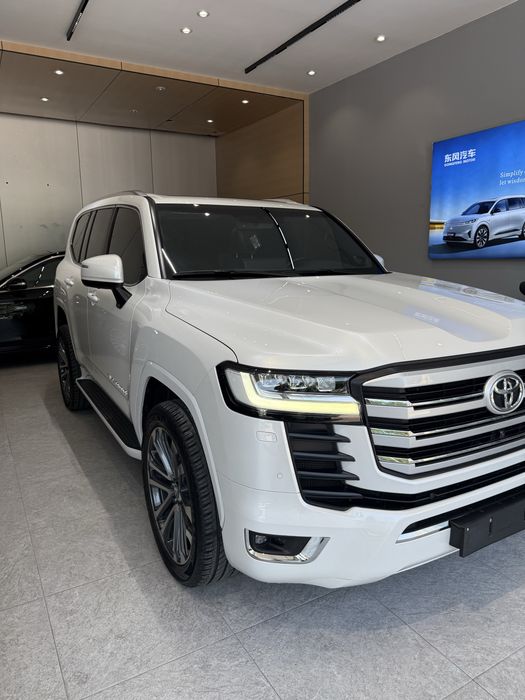 Toyota Land Cruiser 300