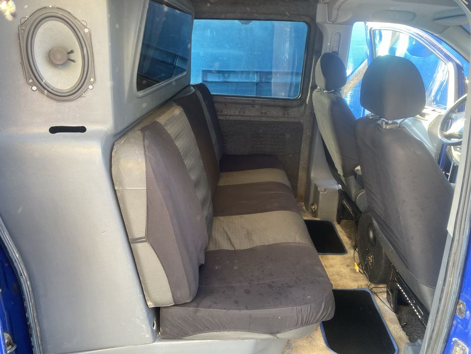 3300€ vand sau schimb mercedes vito 150 de cai