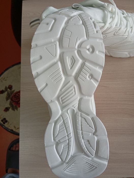 Продам кроссовки мужские