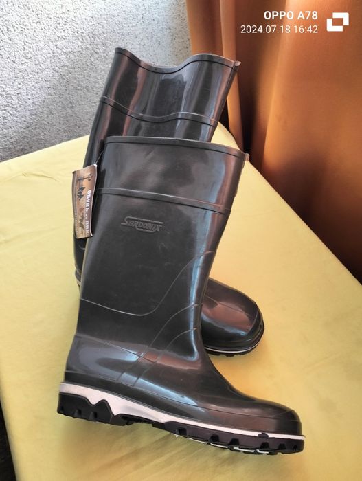 Продам резиновые сапоги 38размера.