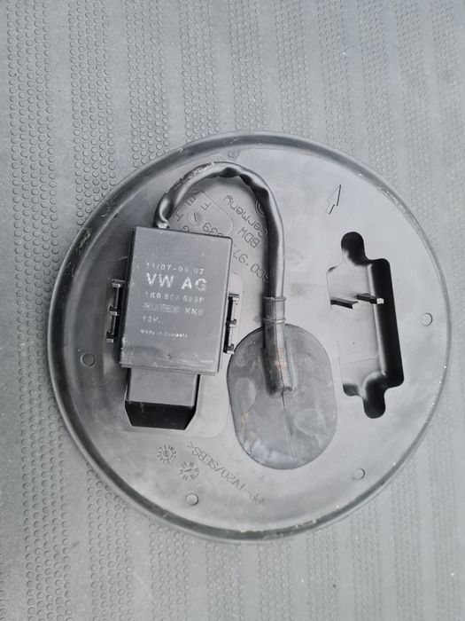 Releu combustibil VW Golf 6, Passat B7/Releu pompa combustibil B7 CAX