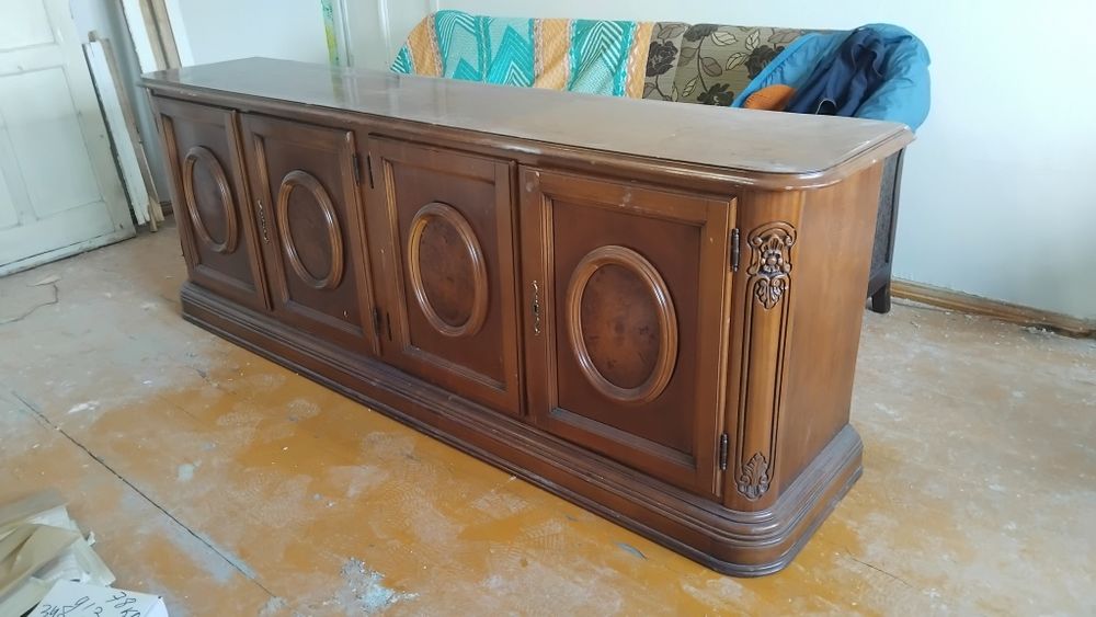 Продам деревянный дверь и тумба из дерева