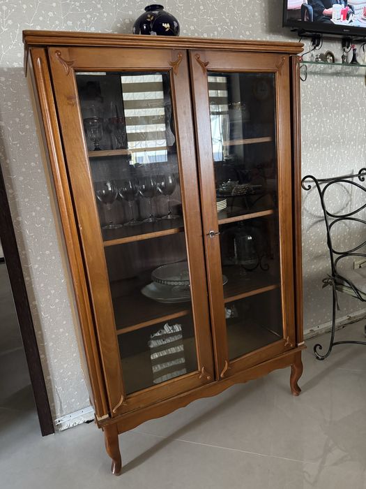 Шкаф для посуды или книг