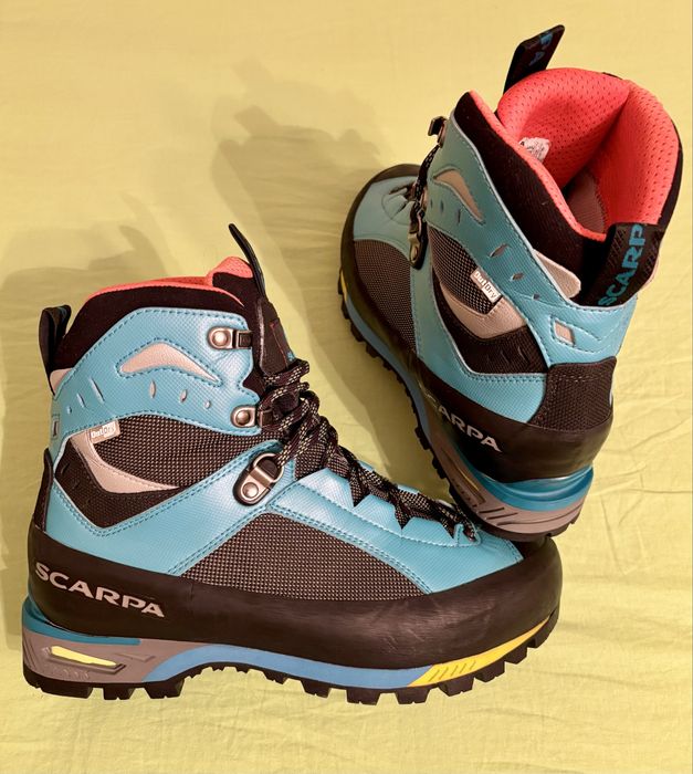 Quechua номер 39 и Scarpa ном 40, туристически обувки, боти планински