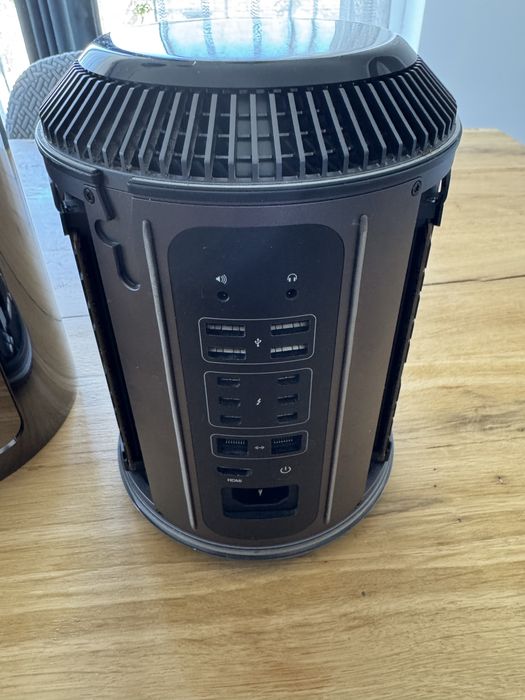 Mac Pro Late 2013 24gb ram 256ssd