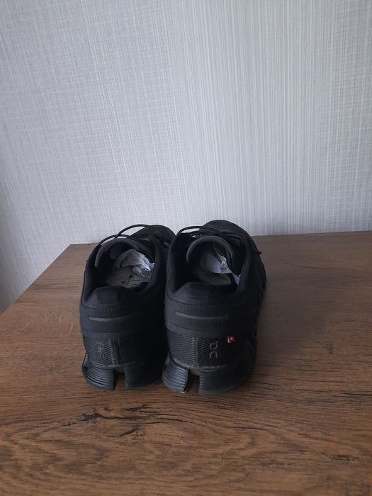 On Cloud маратонки 39 номер.