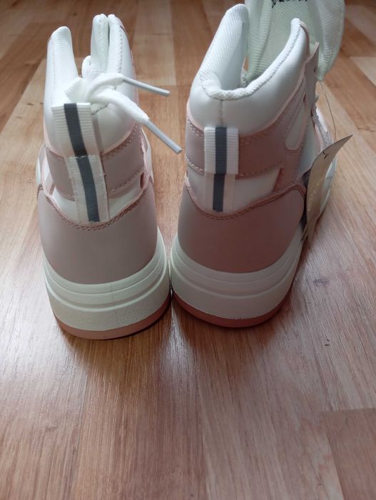 Чисто нови високи кецове