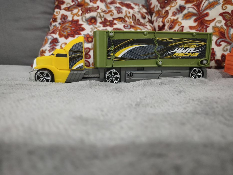 Camioane Hot wheels Crash stunt