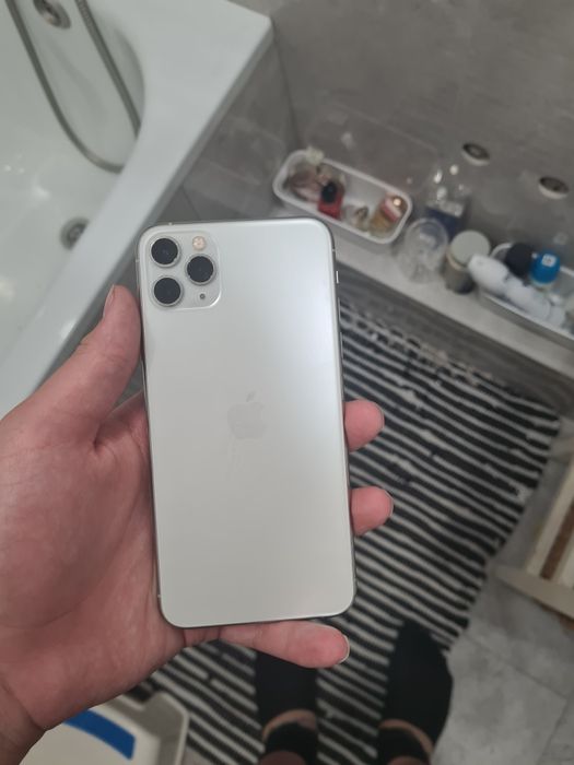Продаю Iphone 11 Pro Max в идеальном состояние
