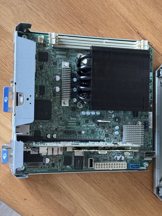 HP microserver GEN 8 Xeon E3-1260L - Ordinateurs