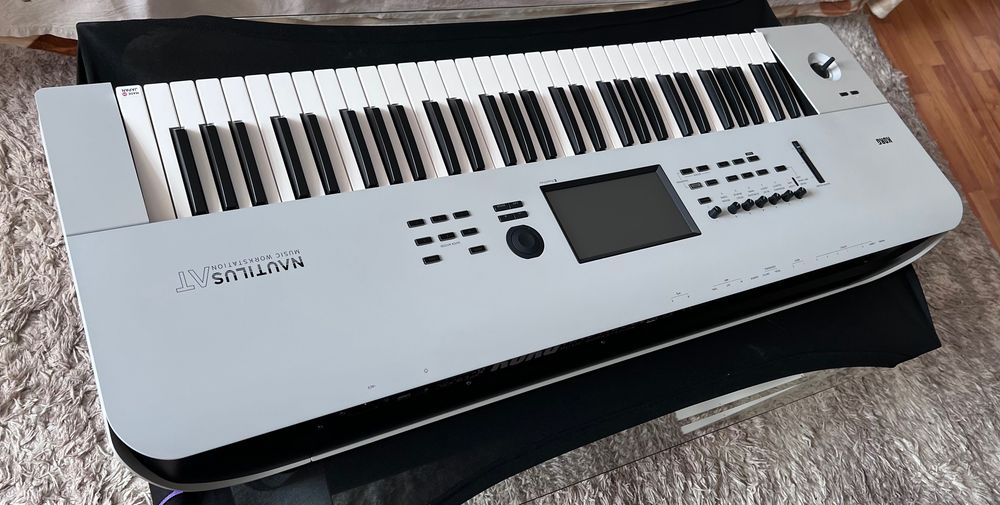 Korg Nautilus 61 AT Aftertouch Grey Limited Edition + Husă | Ca Nou | Schimb Roland FR7 / FR7X / FR8X