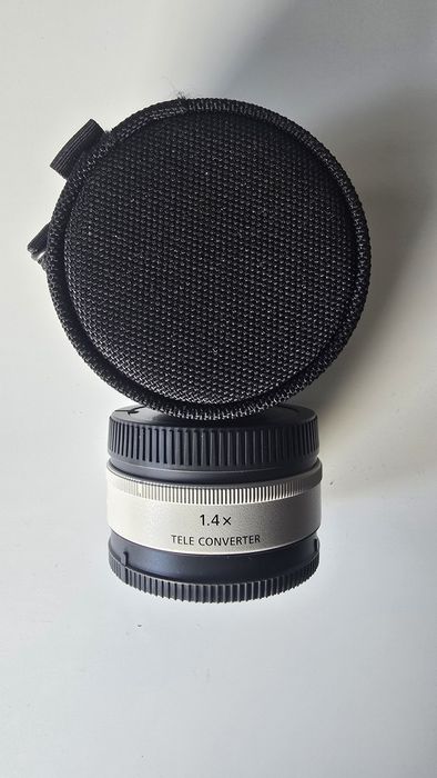 Комплект телеконверторите Sony SEL14TC и Sony SEL20TC teleconverter