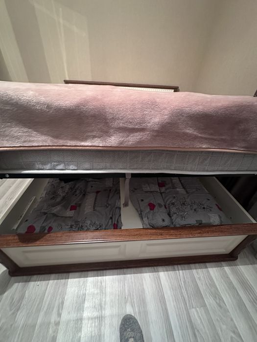 Продам кровать.