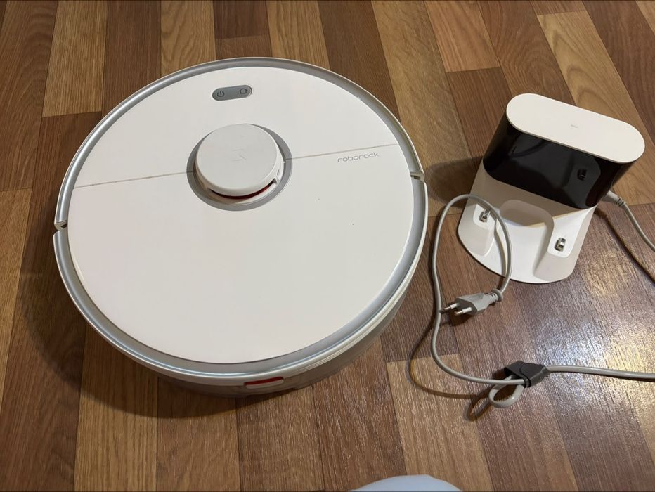 Продам робот-пылесос roborock S5 max